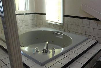 Econo Lodge Норуолк Экстерьер фото